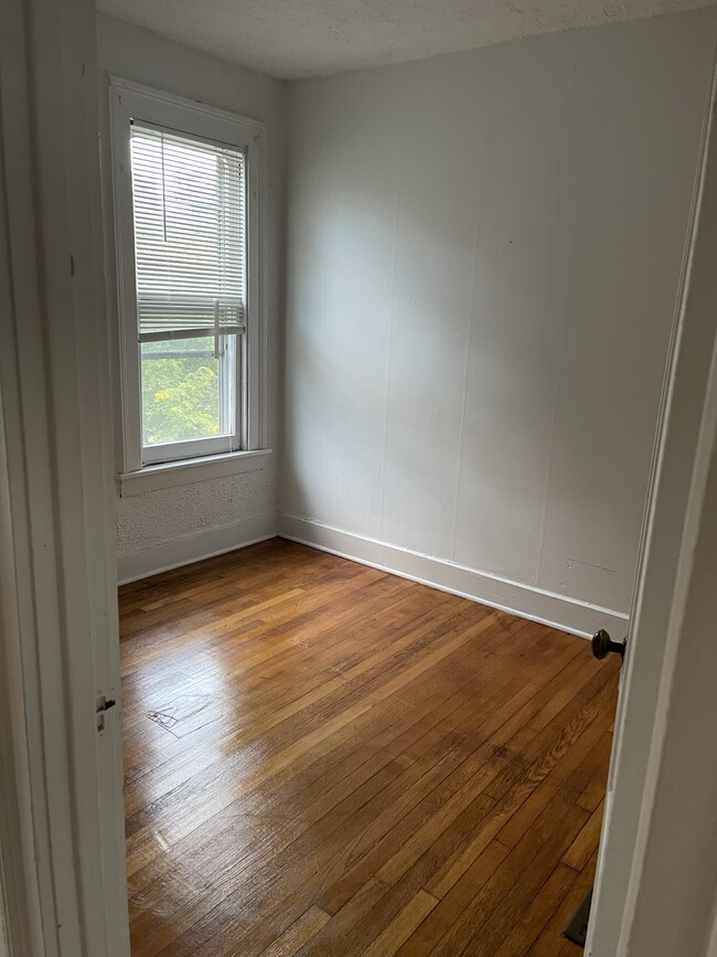 Front bedroom - 342 Pennsylvania St