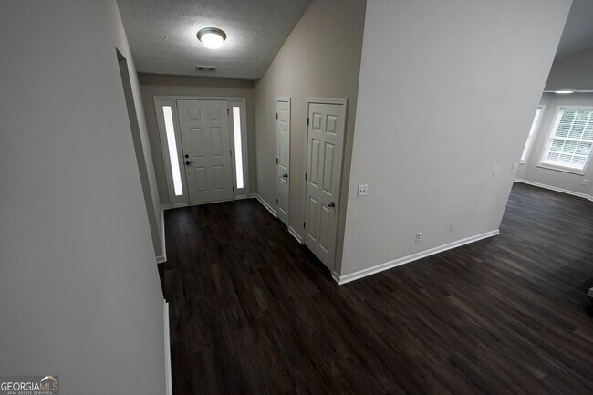 Foto del edificio - 58 Red Tail Rd