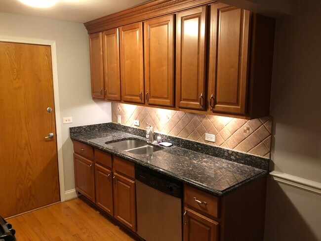 Building Photo - 4936 N Leonard Dr