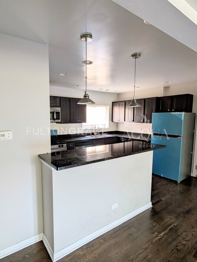 Foto del edificio - 2542 W Fitch Ave