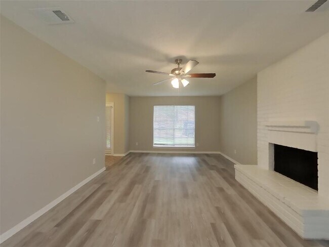 Foto del edificio - 14811 Cypress Ridge Dr