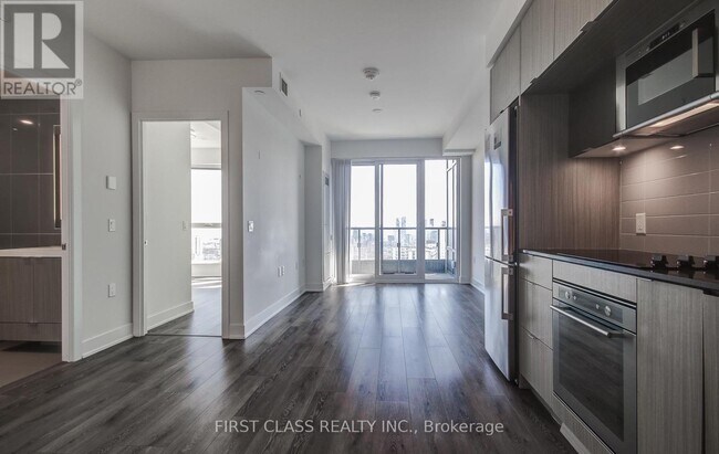 Photo du bâtiment - 585 Bloor St E