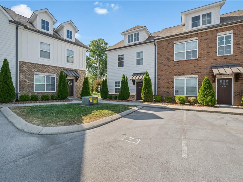 Foto principal - 401 Grady Way