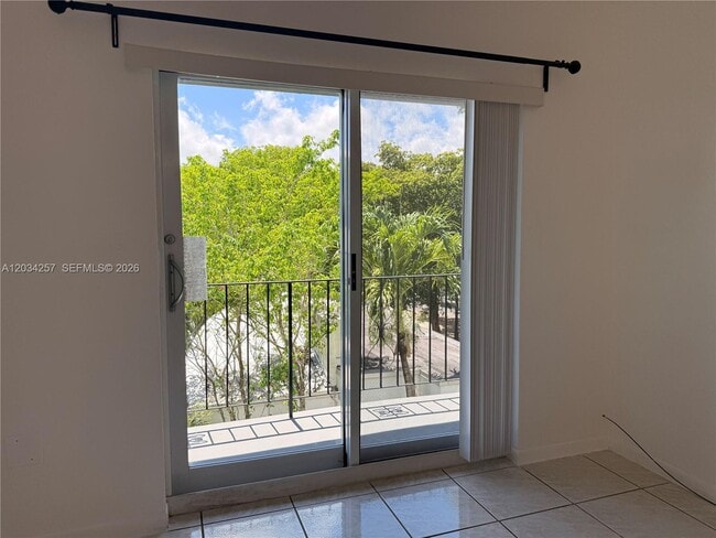 Foto del edificio - 1860 SW 22nd St