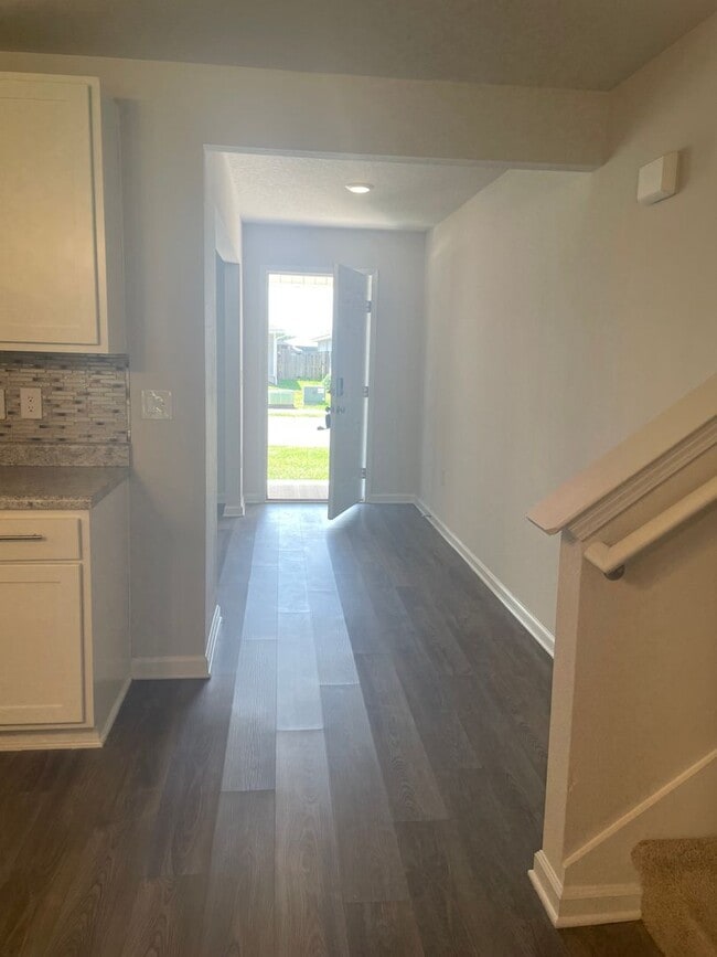 Building Photo - 5241 Peach Dr