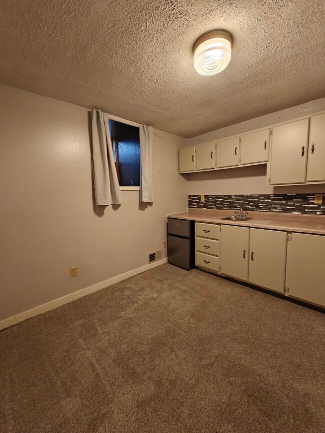 Main Room - 919 N Elm Ave