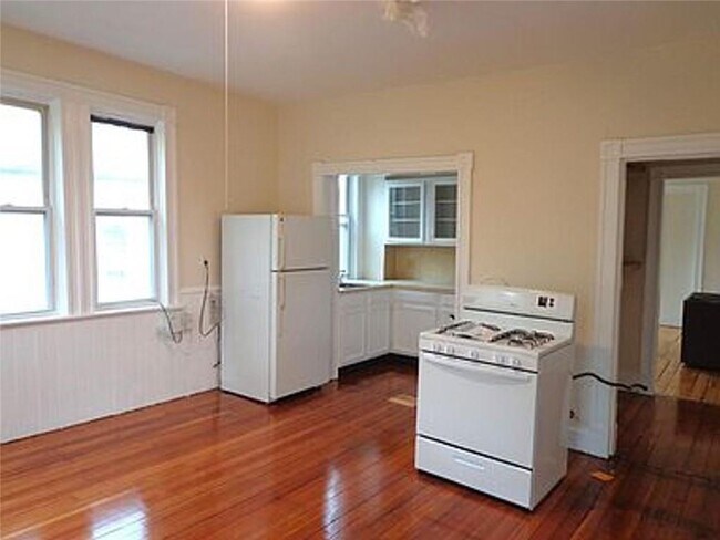 Building Photo - 266 Wickenden St