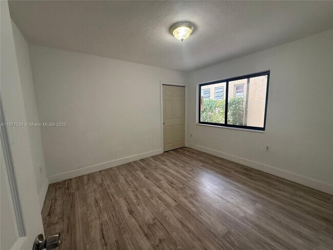 Foto del edificio - 1035 SW 4th St