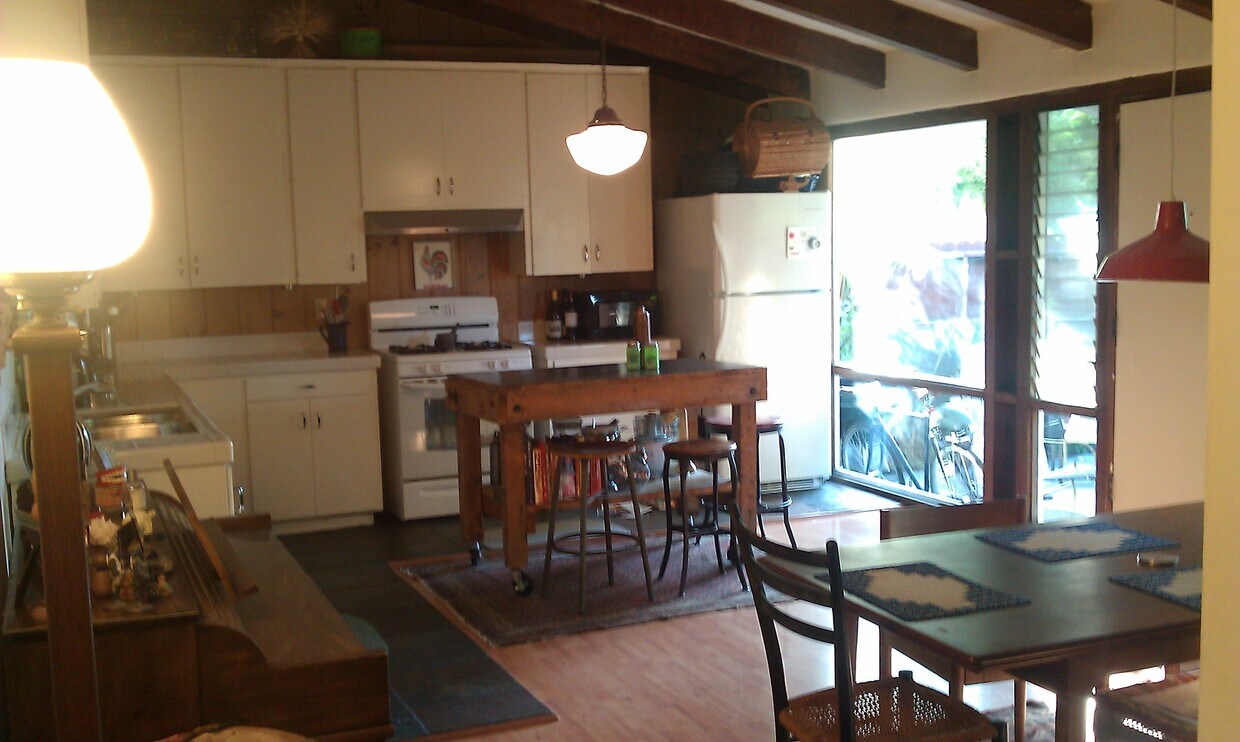 Foto del edificio - 3407 Caroline Ave