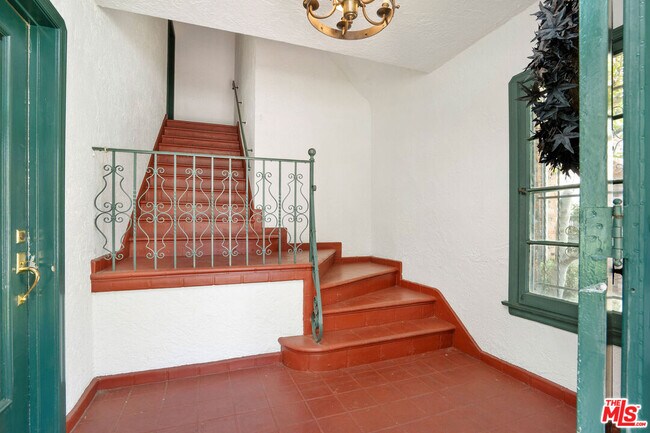 Foto del edificio - 135 N Orange Dr