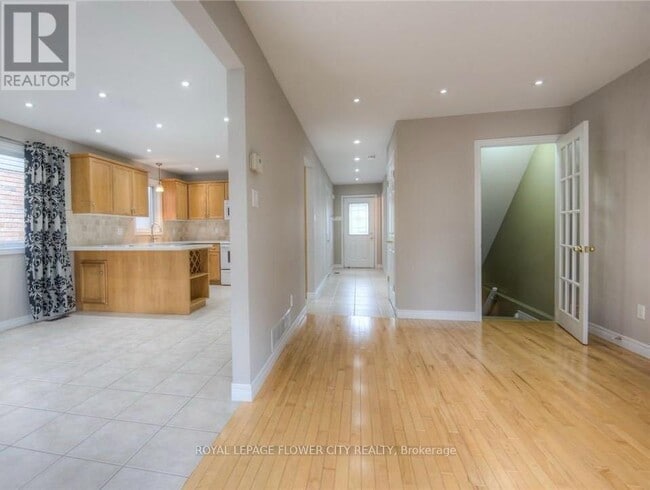 Building Photo - 308 Pineland Pl