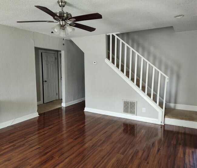 Foto del edificio - 1121 Elk Ave