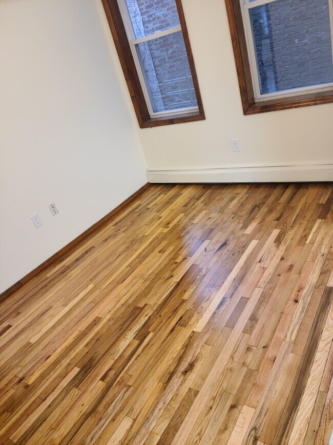 Building Photo - 406 62nd St
