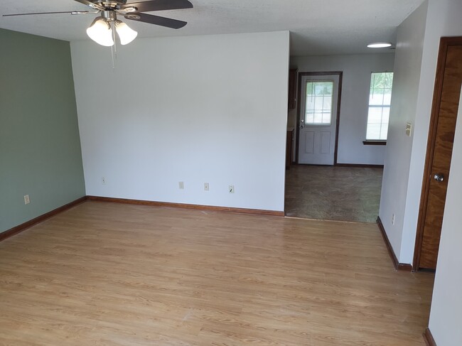 Building Photo - 27 Mattie Lene Dr
