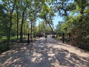 Building Photo - 25551 Brushy Creek Dr