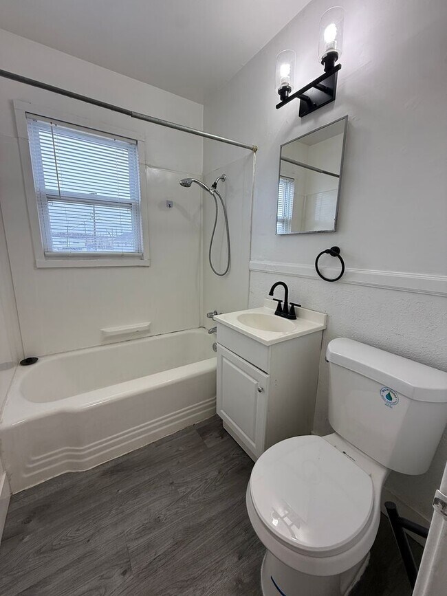 Building Photo - 9523-9525 Charlotte St