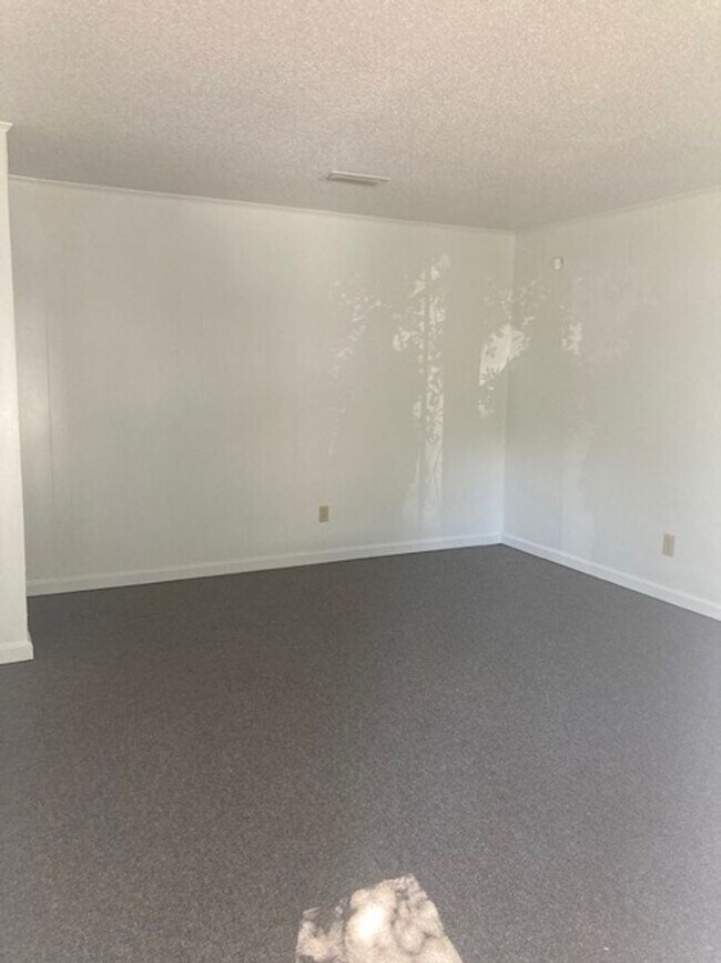 Building Photo - Moss Point 3 Bedroom