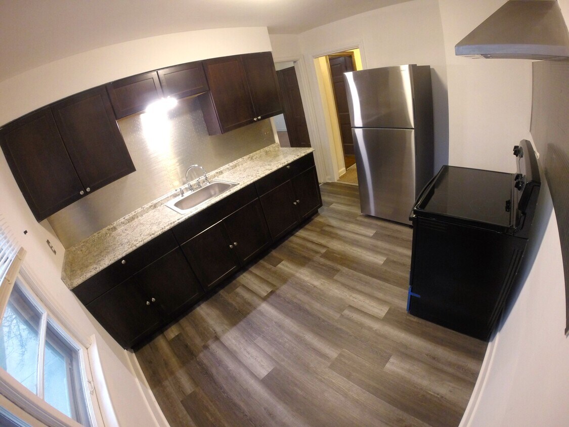 Foto principal - 5044 N Bay Ridge Ave