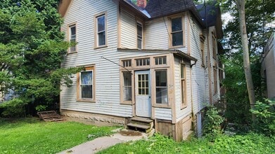 Building Photo - 137 South Ave
