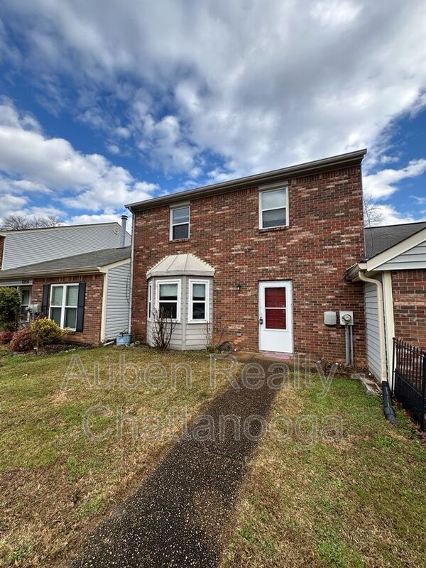 Foto del edificio - 1317 Village Green Dr