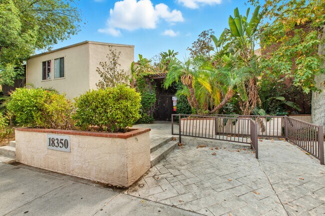 Foto del edificio - 18350 Hatteras St