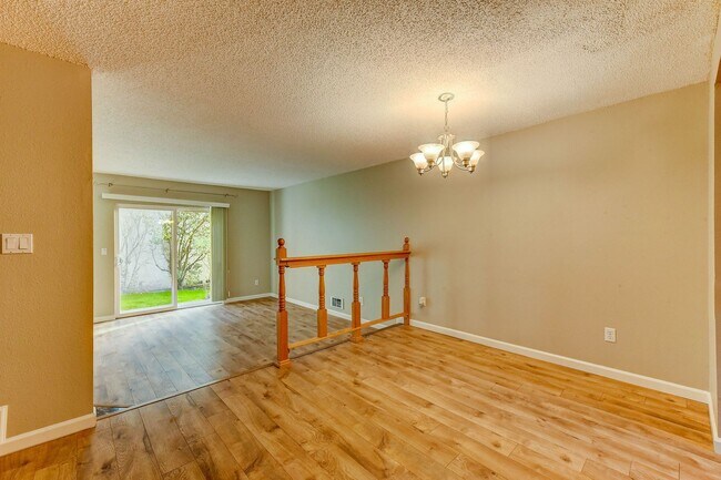 Foto del edificio - ”Water/Sewer/Trash and parking included in rent!