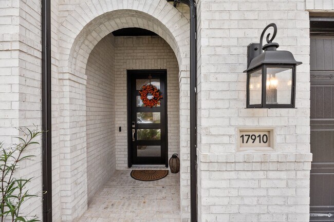 Building Photo - 17910 McClary Cardinal Dr