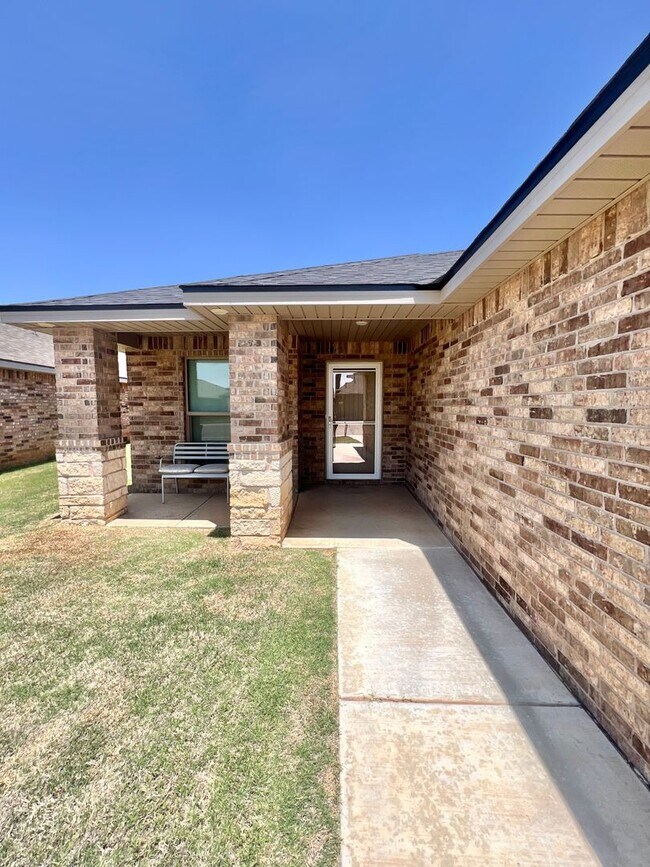Building Photo - Beautiful, fully furnished 3 bed, 2 bath, ...