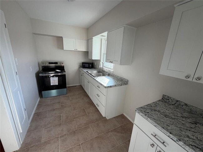 Building Photo - 321 Ribault Ave