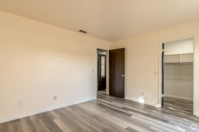 1 habitación, 1 baño - 700 pies cuadrados - Dormitorio - Oak Terrace Apartments