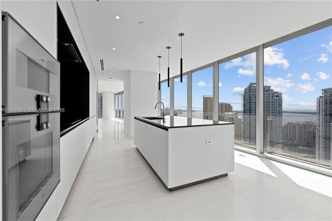 Building Photo - 300 Biscayne Blvd Way