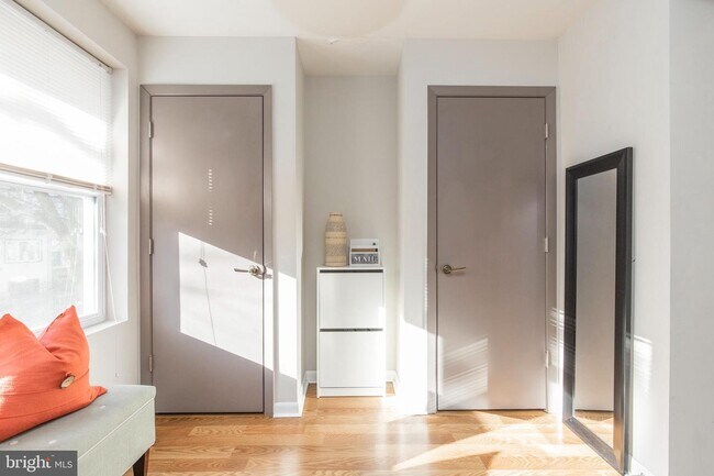 Foto del edificio - 5473 Morse St