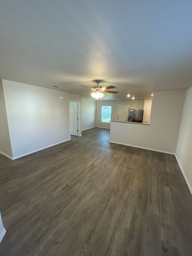 Foto del edificio - *SAVINGS UPON SAVINGS!* Three Bedroom | Tw...