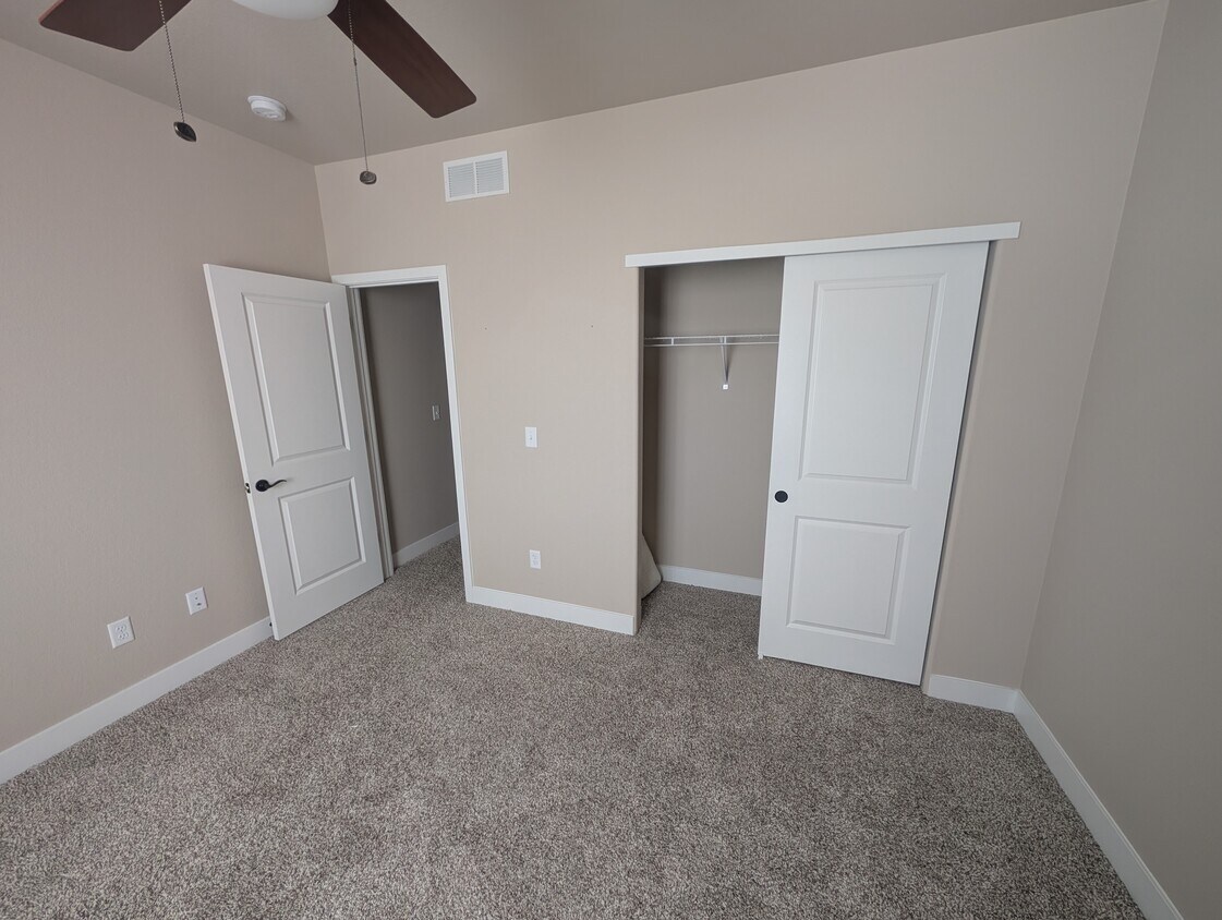 Armario del dormitorio - 2353 Sublime Dr