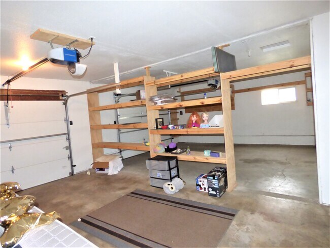 Garage - 811 State St S