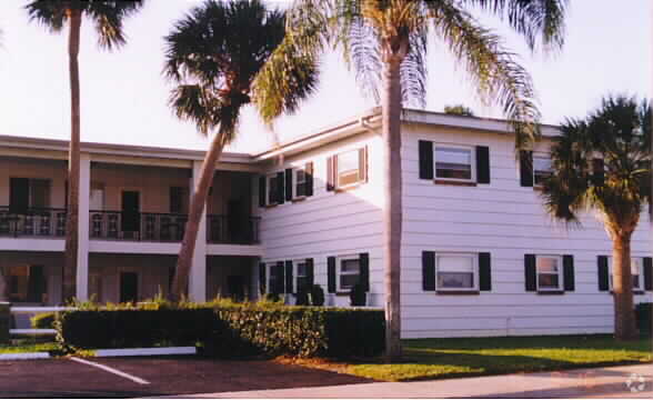 Primary Photo - Colonial Arms Apartments