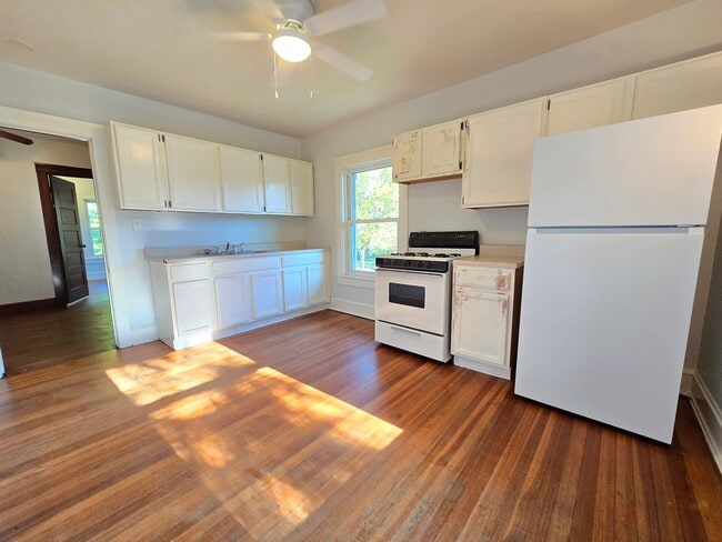 Building Photo - 610 N Mclean St