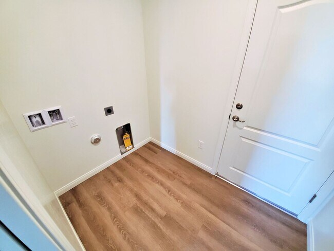 Foto del edificio - Northview Meadows Luxury Duplexes!