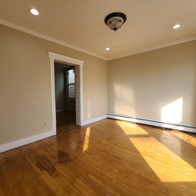Building Photo - 616 36th St