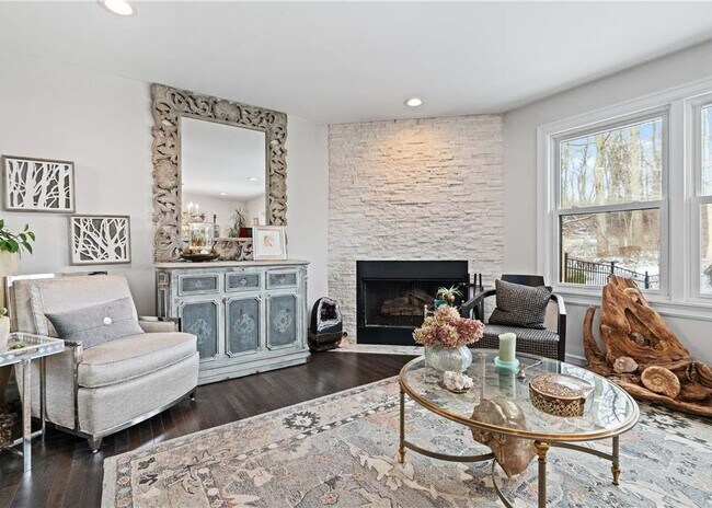 Building Photo - 445 Shady Ridge Dr