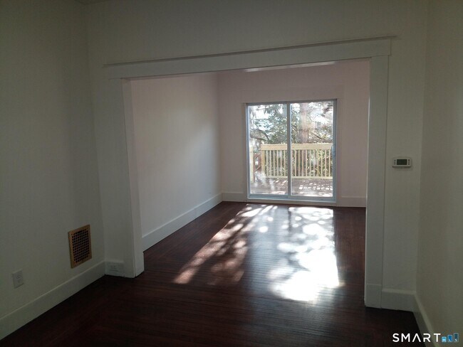 Foto del edificio - 105 Hillside Ave