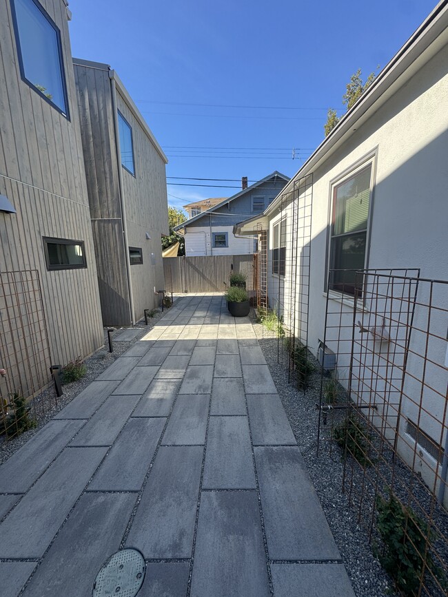 Building Photo - 1401 Tomato Aly