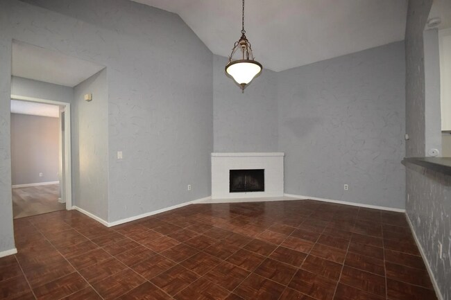 Building Photo - Timberview 115-117