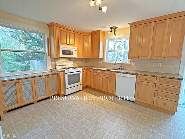 Building Photo - 3 br, 1 bath House - 300 Waverley Ave