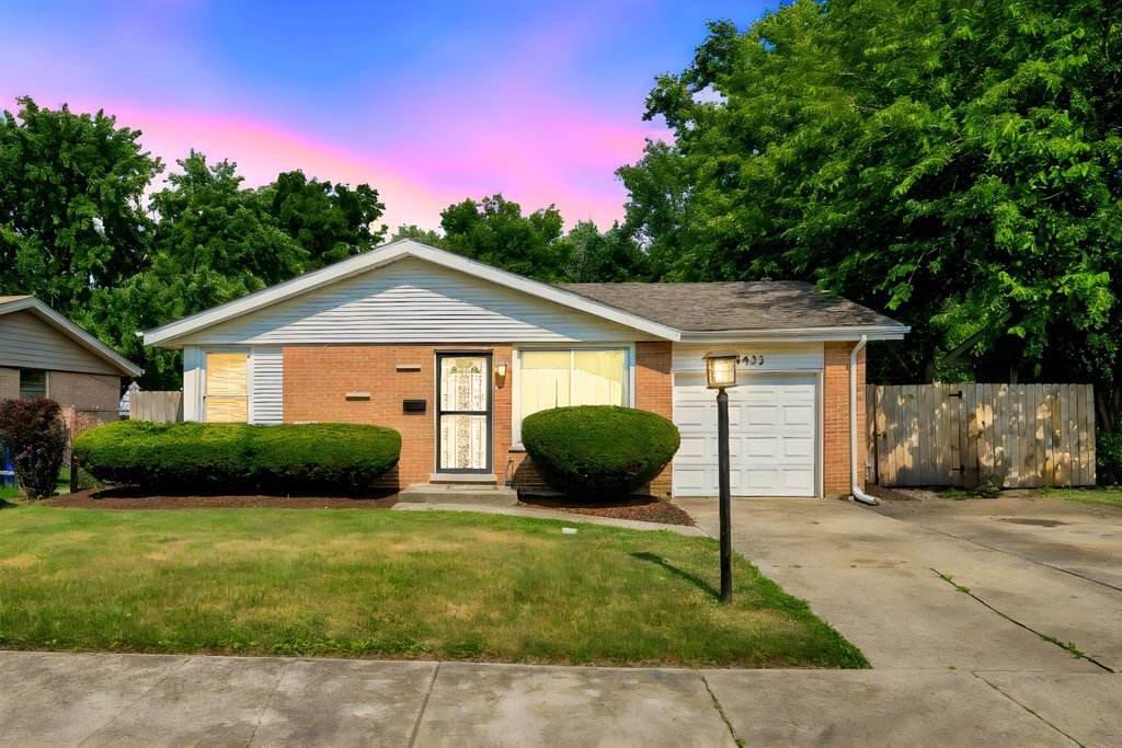 Foto principal - 14433 Springfield Ave