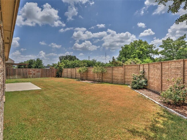 Building Photo - 370 Spyglass Dr