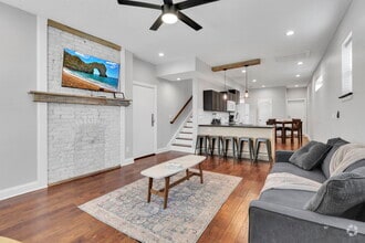 Building Photo - 288 S Souder Ave