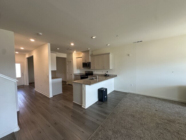 Building Photo - 7815 Cherimoya Dr