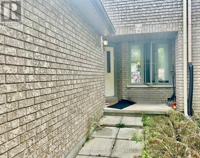 Building Photo - 58 Westpointe Crescent