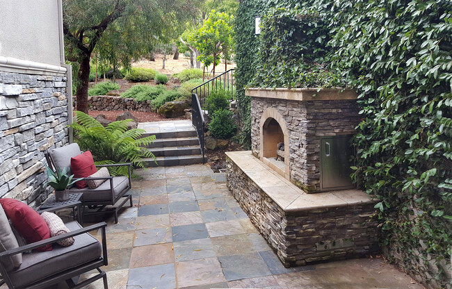 Building Photo - 1161 Castle Oaks Dr